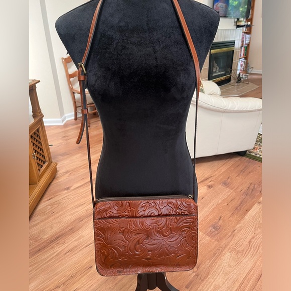 Patricia Nash tooled leather crossbody bag - Picture 2 of 8